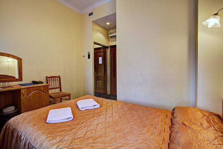 Room 4 of 37
