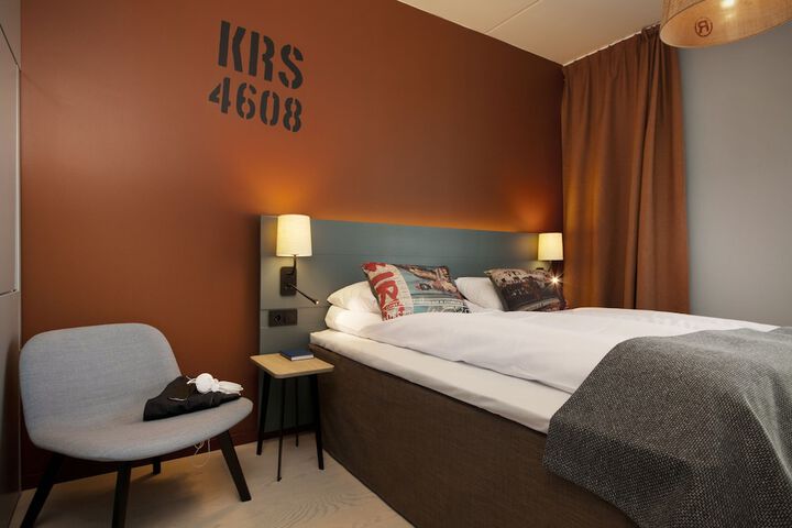 Room 3 of 38