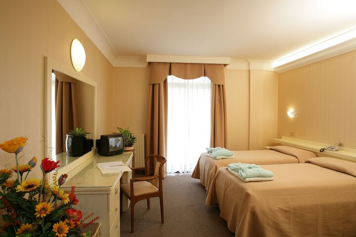 Room 6 of 17