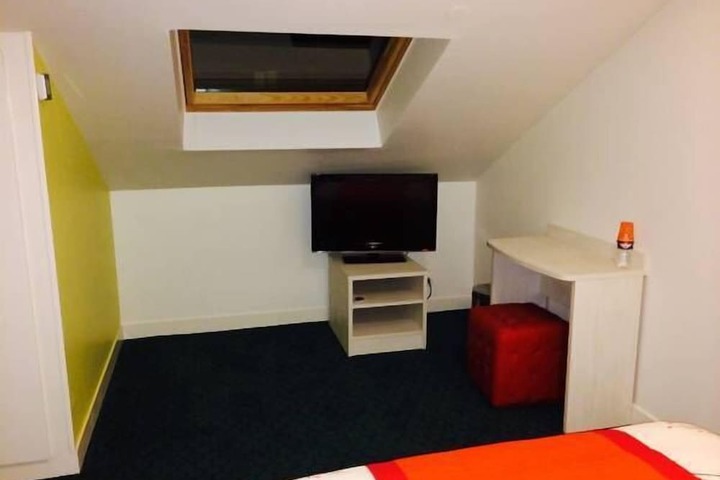 Room 17 of 41