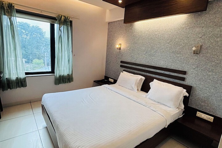Room 6 of 14