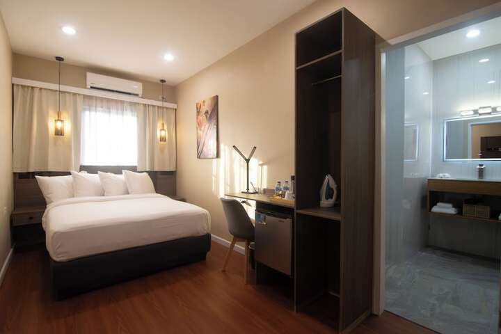 Room 17 of 49