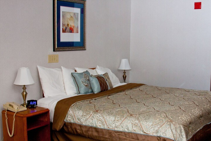 Classic 2 Queen Beds Not Wheelchair Accessible (7 of 14)
