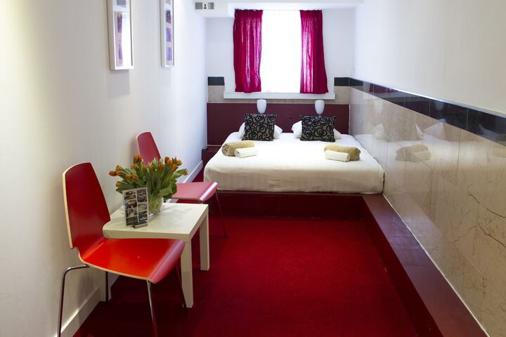 Room 3 of 21