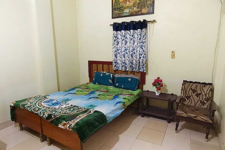 Room 8 of 18