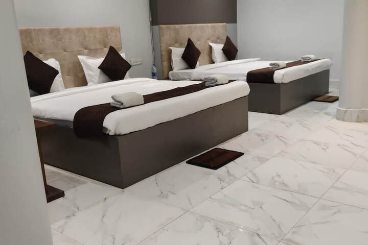 Room 5 of 15