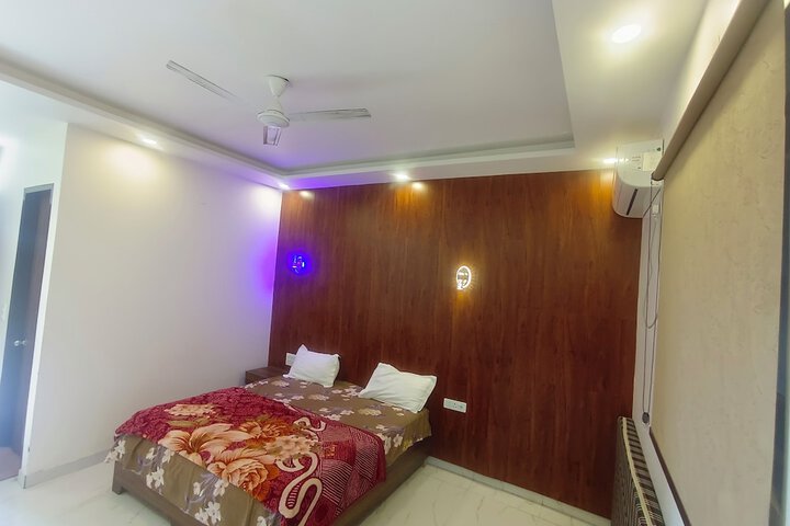 Room 8 of 19