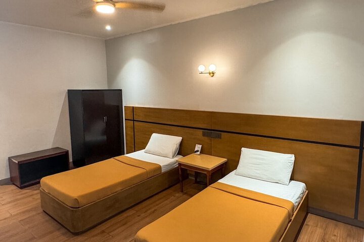 Room 21 of 35