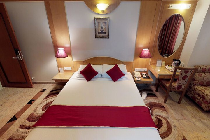Room 6 of 27