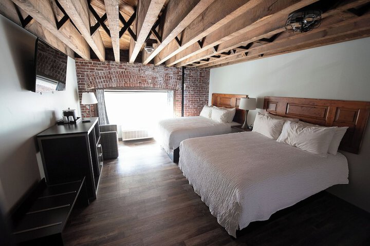 Room 7 of 12