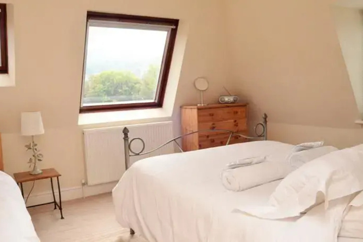 Room 3 of 10