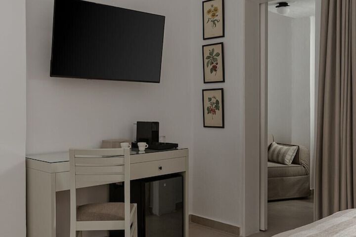 Room 8 of 92