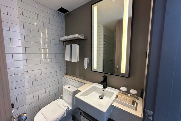 Room 17 of 39