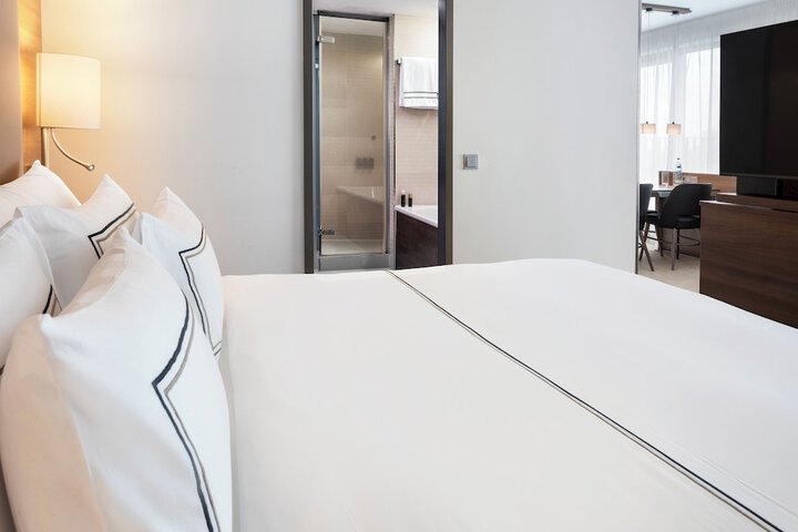 Room 25 of 93