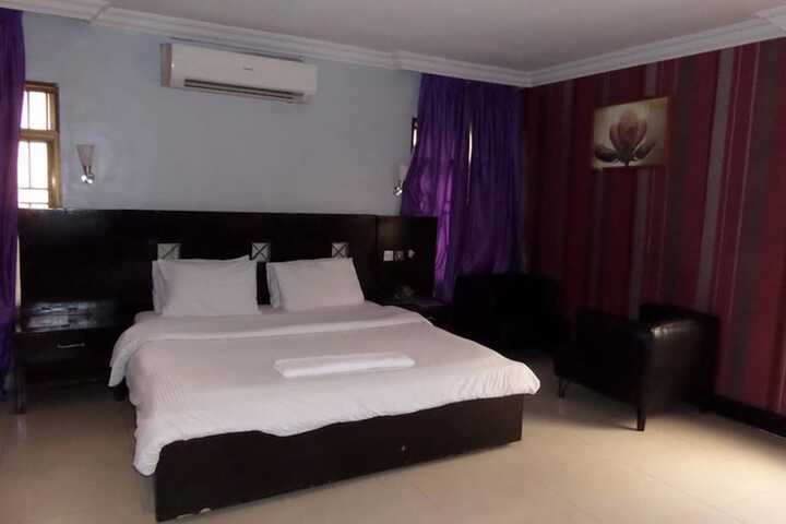 Room 11 of 35