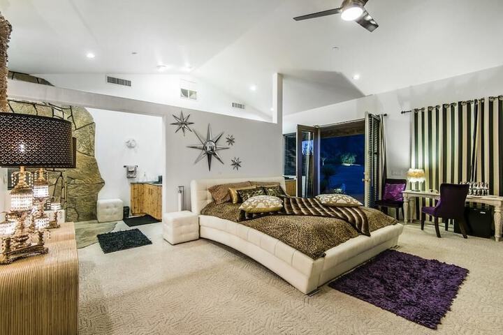 Room 12 of 40