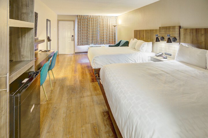 2 Queen Beds (2 of 15)