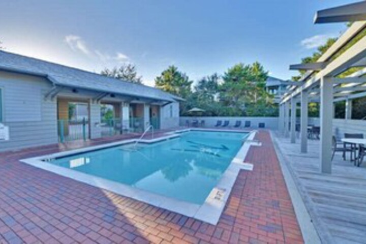 Pool 21 of 39