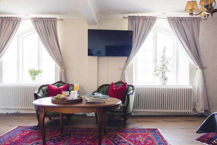 Room 15 of 36
