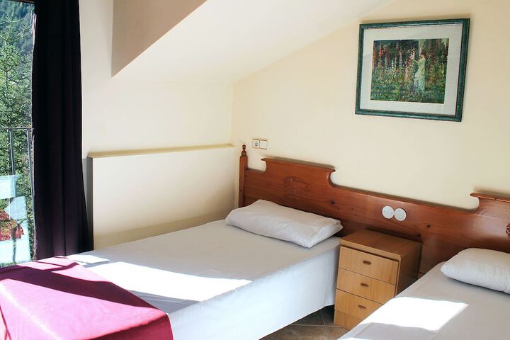 Room 2 of 25
