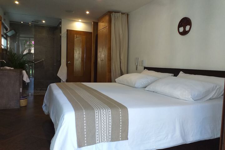 Room 7 of 32