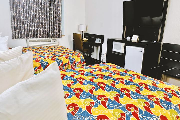 Quadruple Queen Bed (3 of 6)
