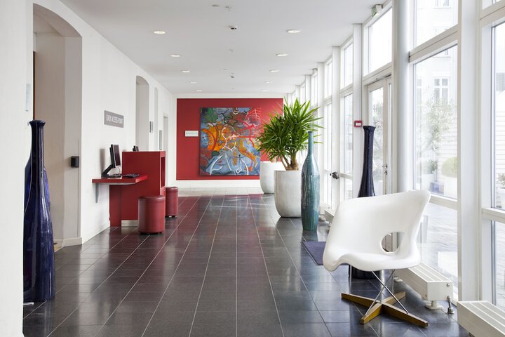 Entrance & Lobby