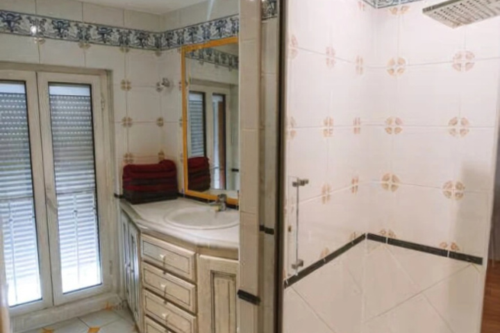 Room 4 of 6