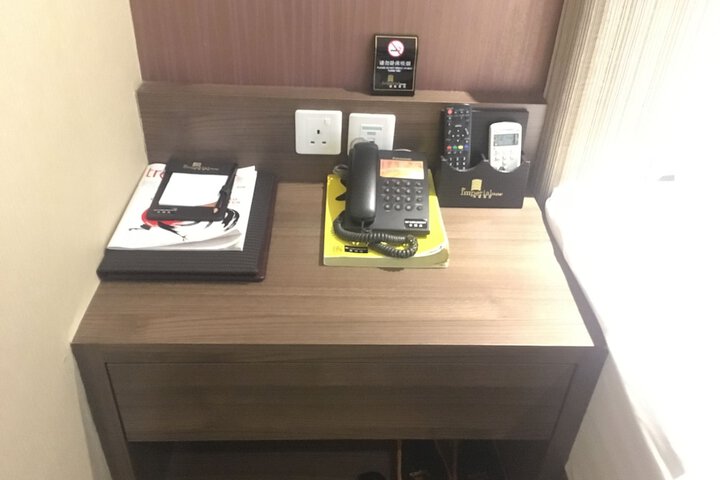 Room 8 of 27