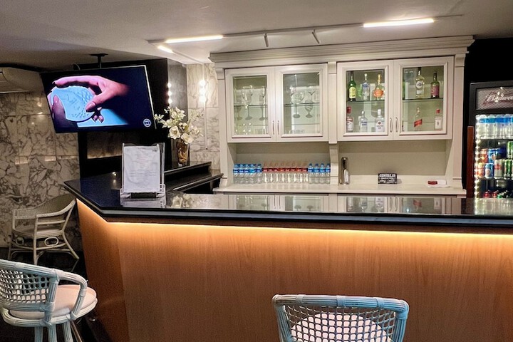 Lounge 50 of 62