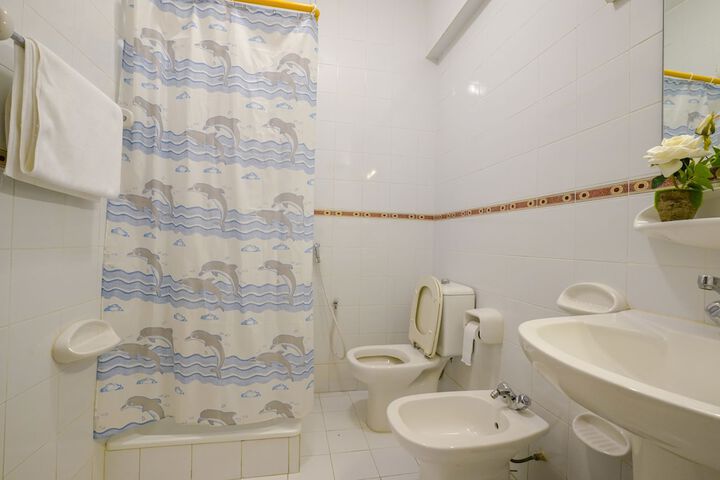 Room 10 of 13