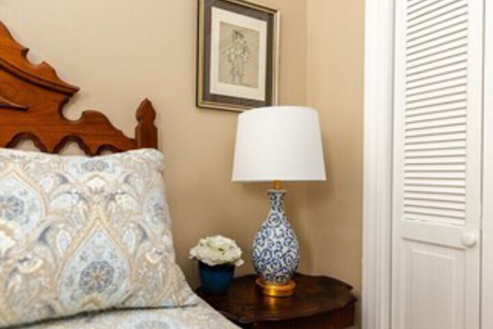 Room 85 of 253