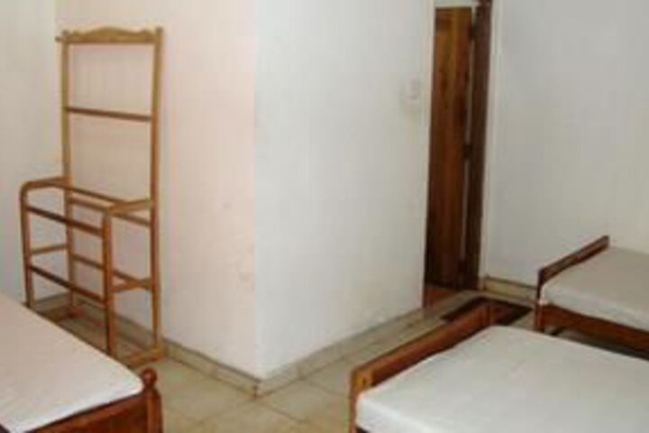 Room 6 of 9