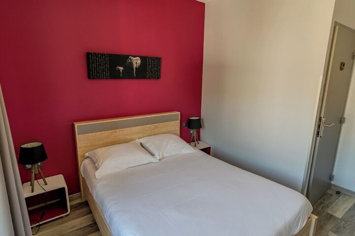 Room 6 of 53