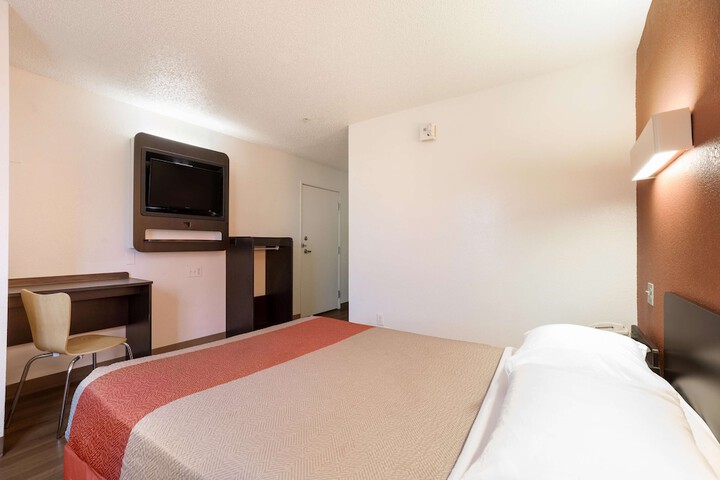 Double Room Disability Accessible (8 of 12)