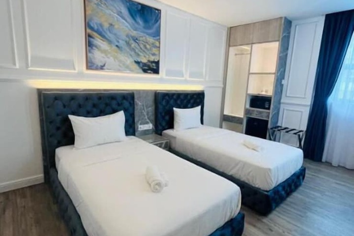 Room 15 of 66