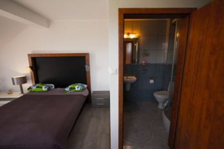 Room 5 of 18