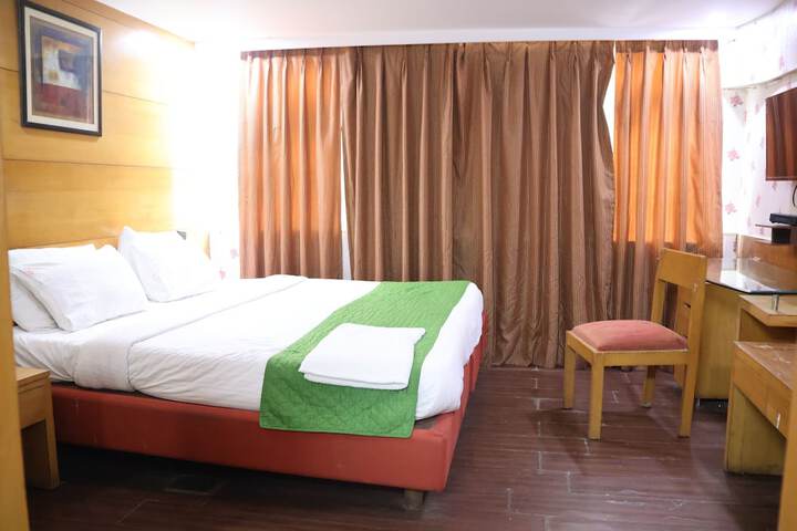 Room 8 of 14
