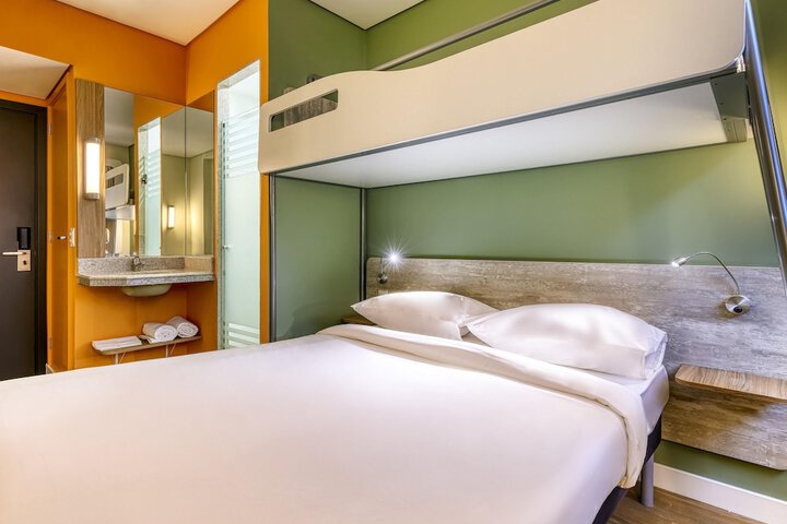 Room 6 of 43