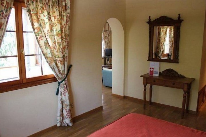 Room 6 of 52