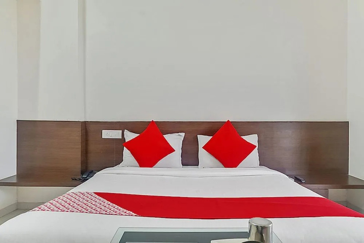 Room 6 of 13