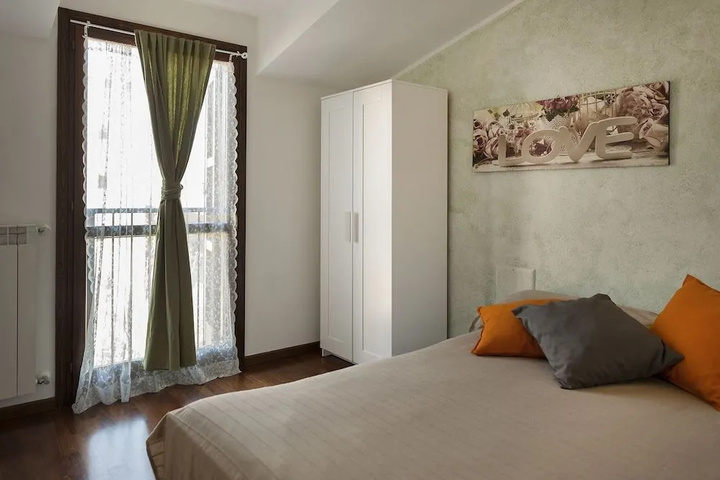 Room 3 of 16