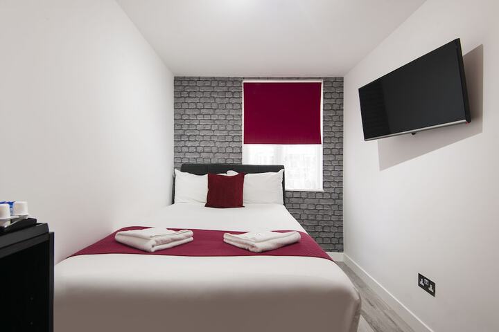 Room 16 of 40