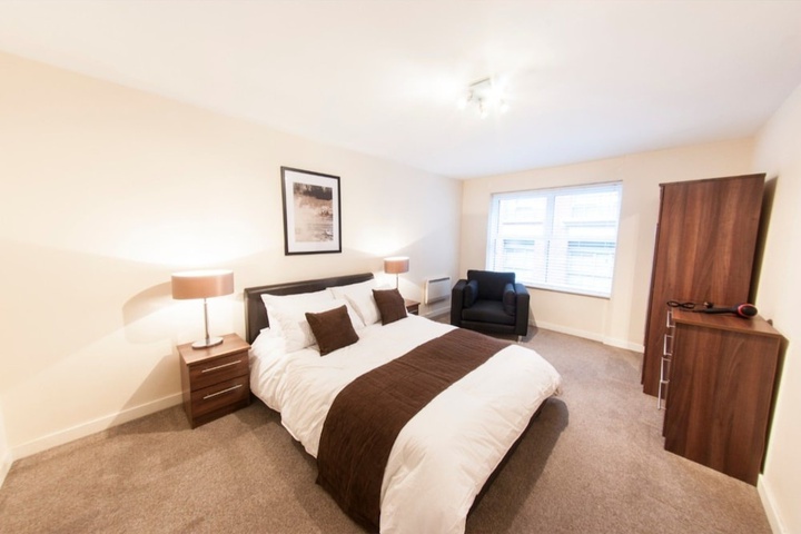 Room 4 of 12