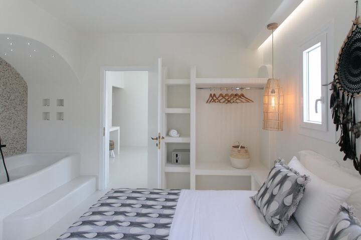 Room 8 of 128