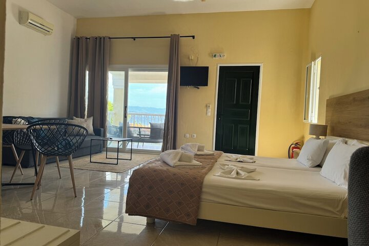 Room 44 of 106