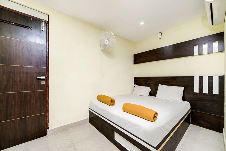 Room 9 of 10