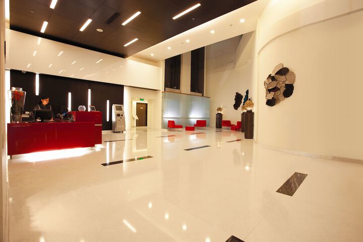 Entrance & Lobby