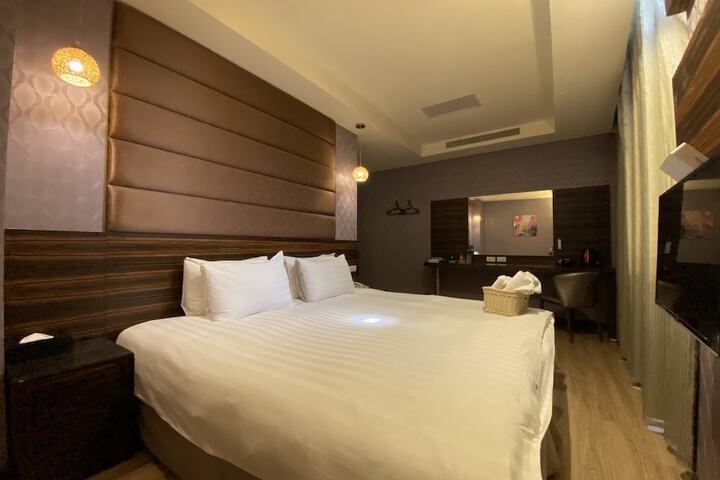 Room 13 of 38
