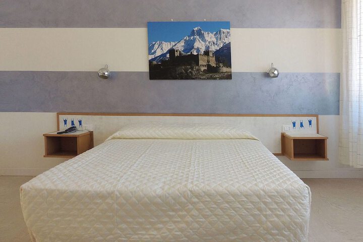 Room 15 of 34